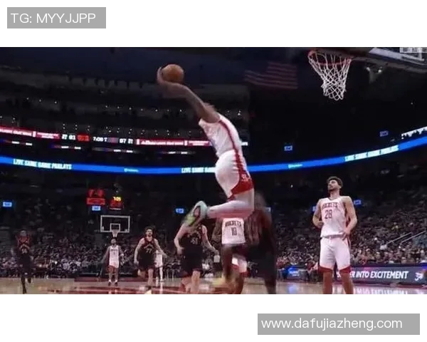 火箭逆转雄鹿:乌杜卡换人调整激活团队协作,泰特关键抢断引领防守反击