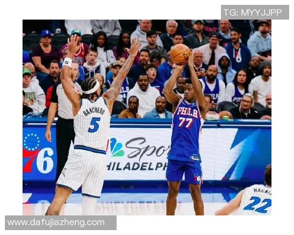 乔治马克西合砍69分埃奇库姆两双,76人险胜雄鹿